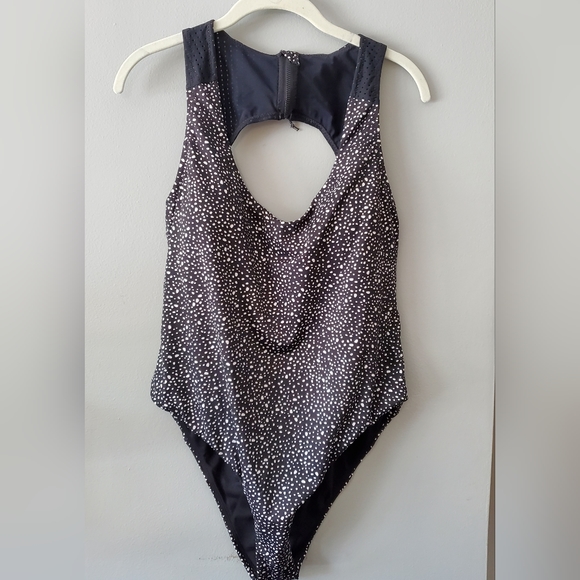NIKE Women's Water Dots Keyhole One-Piece Swimsuit Black & White Size XL NWT $92 - Picture 4 of 16